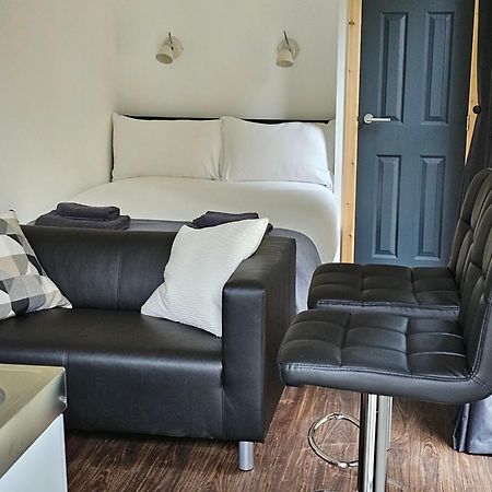 A Unique Experience In A Converted Shipping Containers, Glamness Is Adults Only Inverness Dış mekan fotoğraf